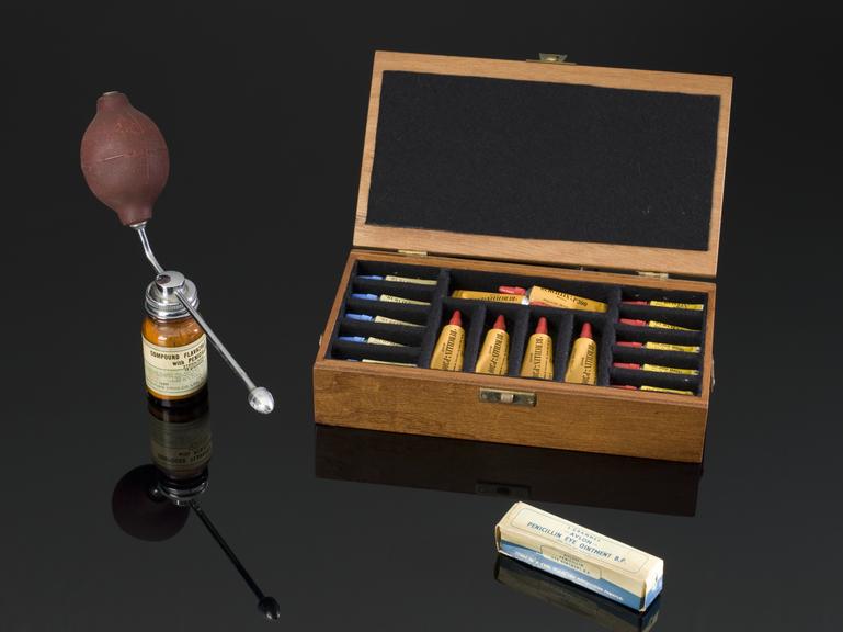 Presentation case of penicillin oitments.