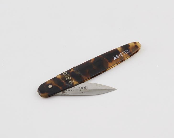 Lancet, steel, in tortoiseshell sheath, made in Paris