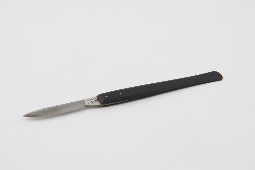 Scalpel, steel and ebony, by Savigny and Co