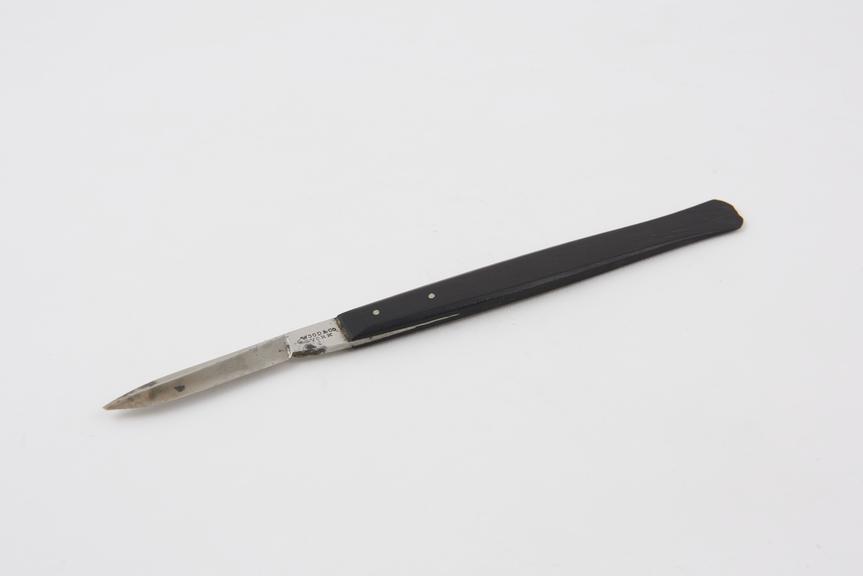 Scalpel, steel and ebony, by Wood of York, 19th century