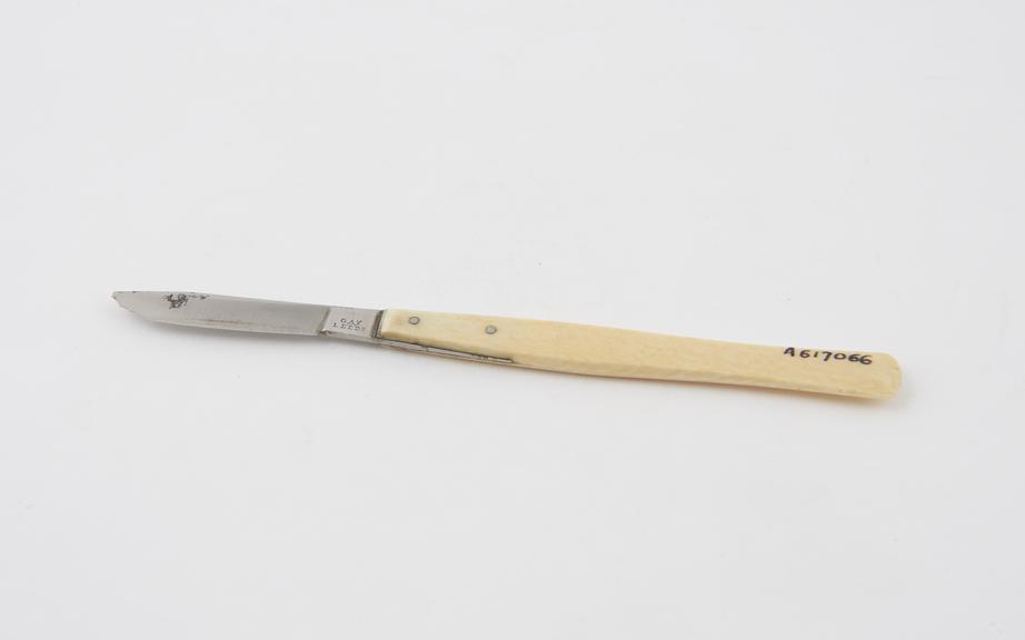 Scalpel, steel and ivory, by Gay of Leeds, 1817-1886