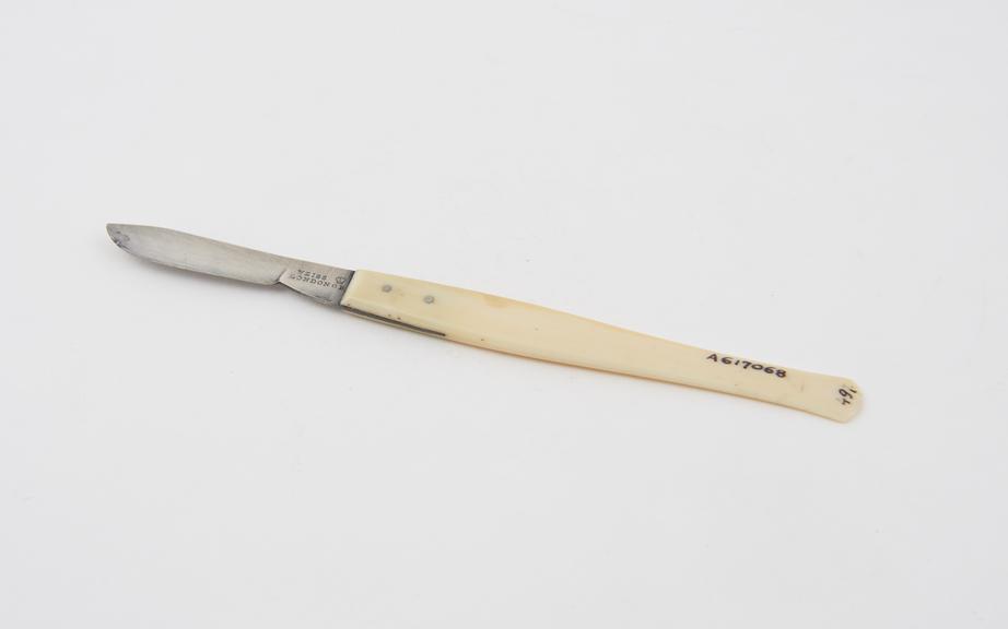 Scalpel, steel and ivory, by Weiss of London, early 19th century