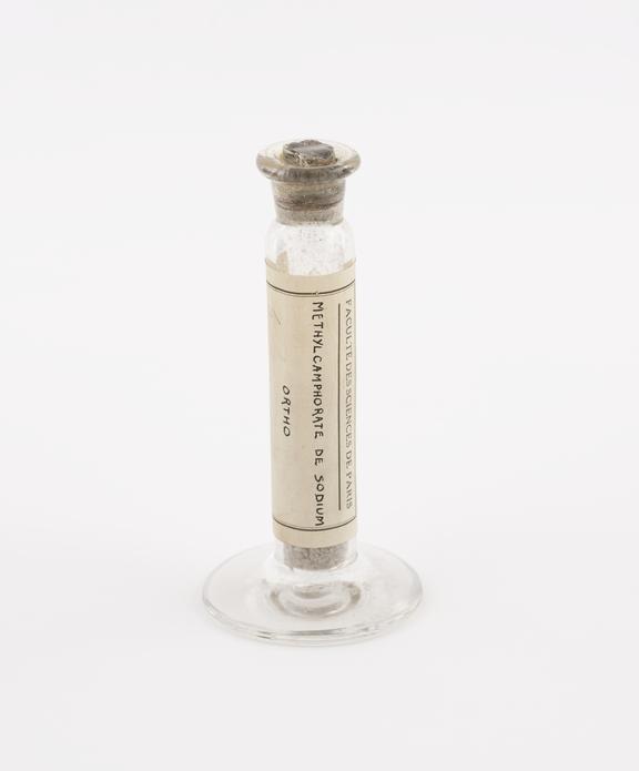 Glass specimen jar containing methylcamphorate de sodium ortho