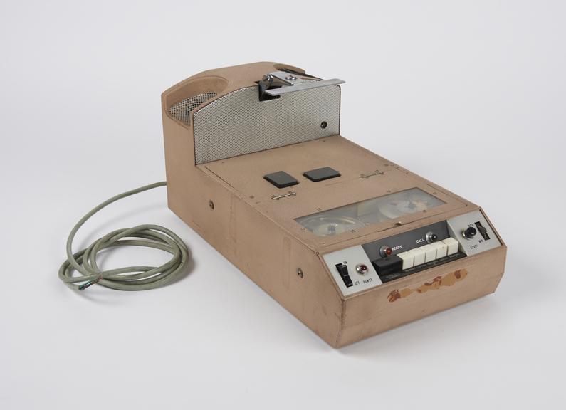 Telephone-answering machine, made by Tokyo Rokuon Kogyo Corp