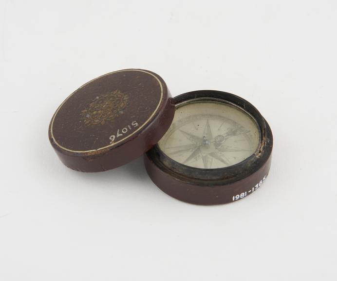 Hand compass in tortoiseshell case, 1801-1900