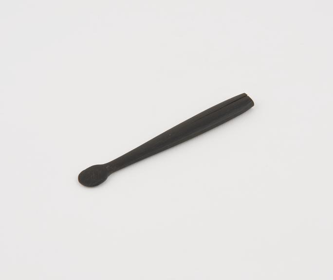 Handle for surgical instrument, ebony, English, 1850-1900