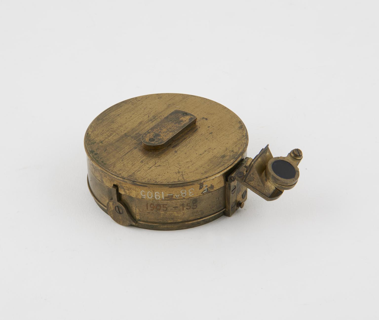 Prismatic magnetic compass, British, 1810-1826