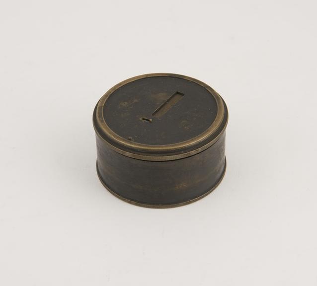 Pocket box sextant, made by Troughton and Simms, Fleet Street