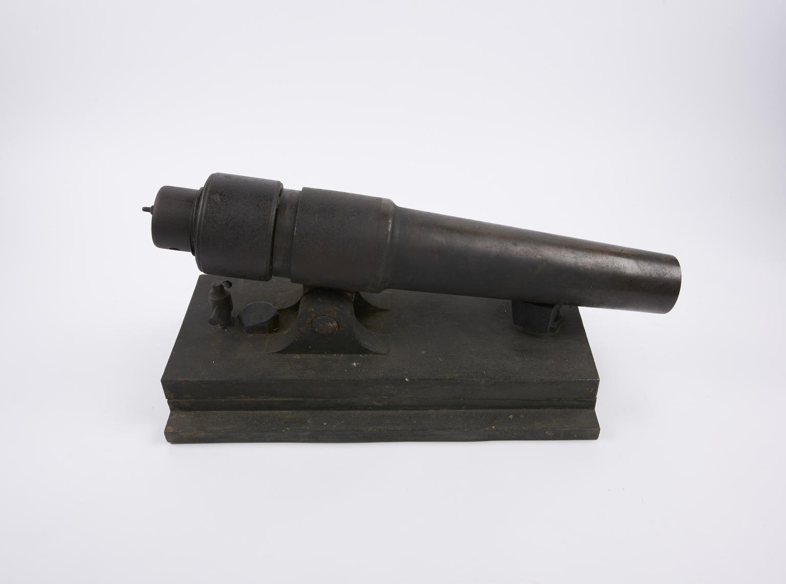 model cannon for demonstration purposes | Science Museum Group Collection