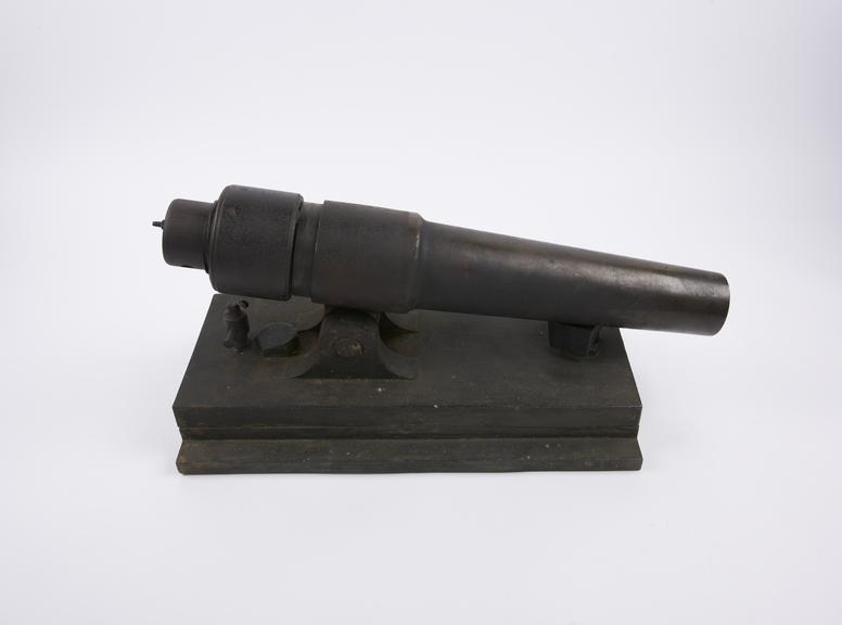Model signal cannon with rifled rod