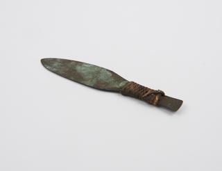 Bronze knive-blade with string binding