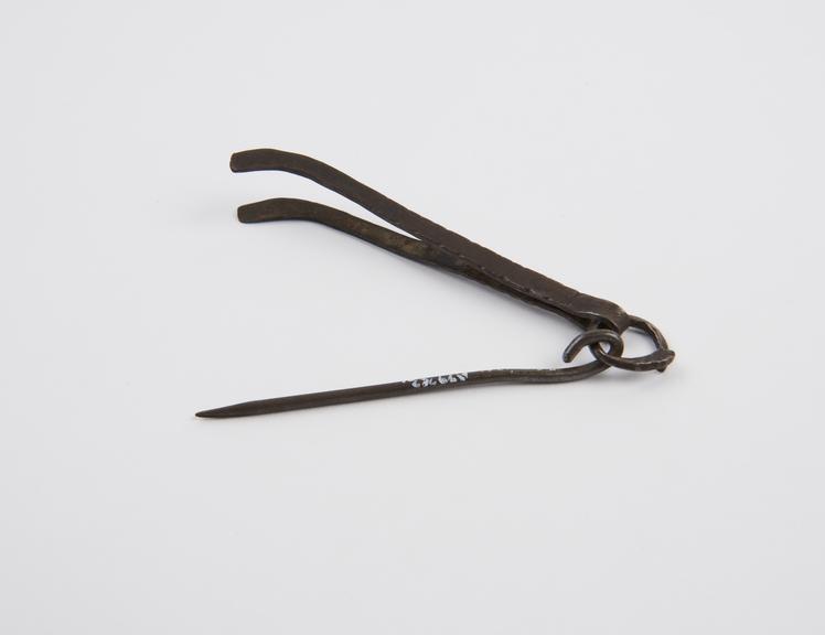 Depilatory forceps with metal probe, both on slip ring, iron