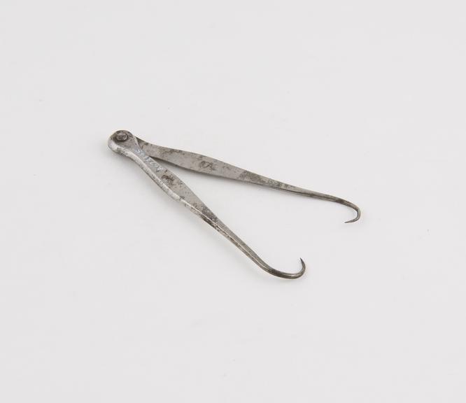 Double folding hook