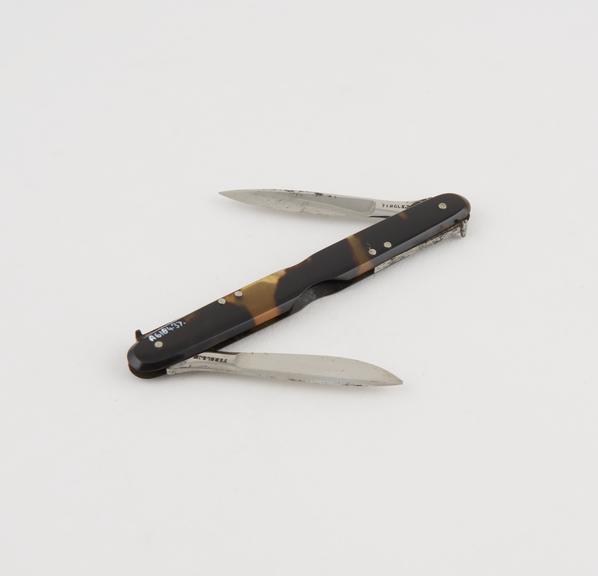 Scalpel and bistoury, steel, folding, in tortoiseshell sheath