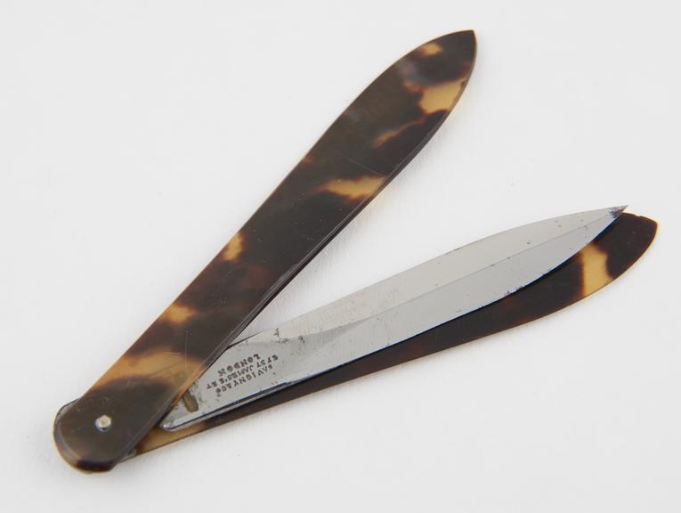 Seton needle, steel, in tortoiseshell sheath, by Savigny and Co