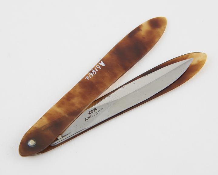 Seton needle, steel, in tortoiseshell sheath, by Savigny and Co