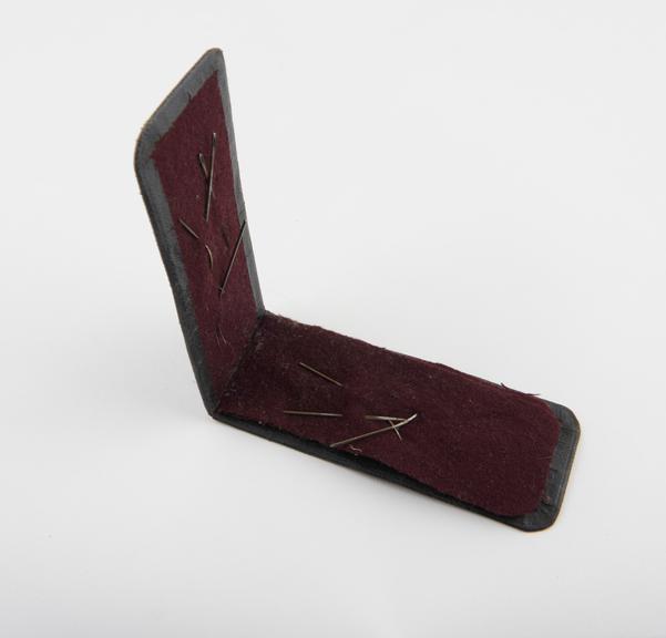 7 suture needles, steel, in leather wallet, 19th century