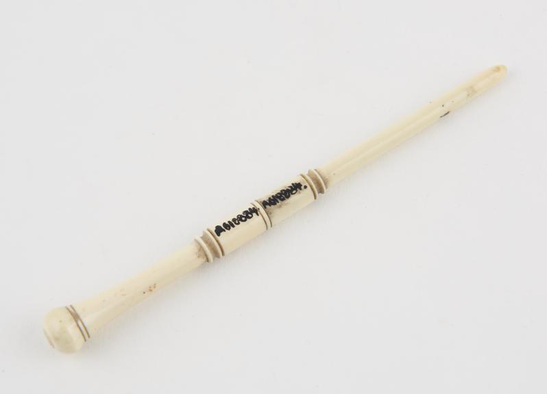 Exploring trocar in ivory case with silver cannula, size 2