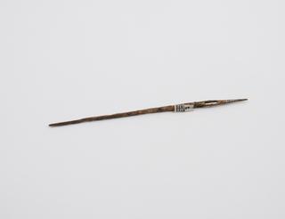 Needle, fenestrated in two perpendicular directions