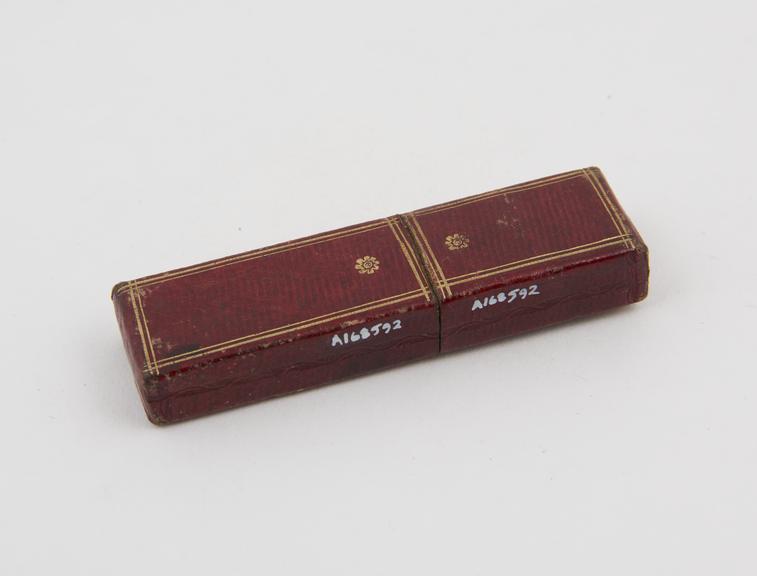 Lancet case, empty, leather, red, gilt, 1750-1900