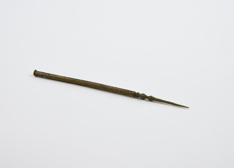 Pointed probe (?), bronze, incomplete, decorated stem