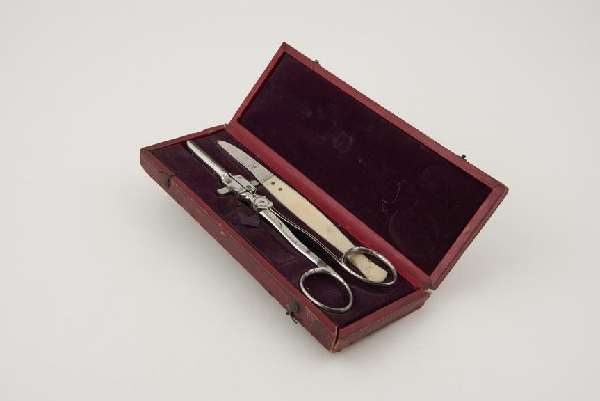 Circumcision set consisting of knife and clamp in leather case