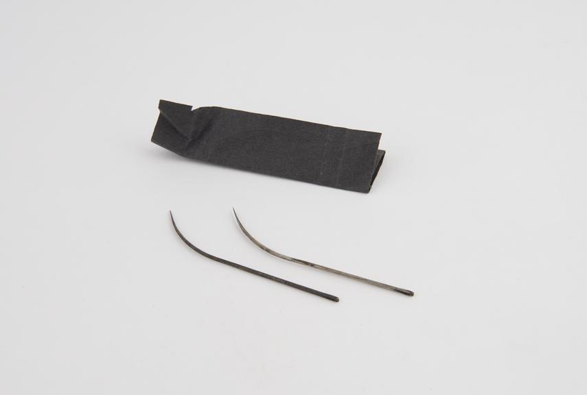 8 suture needles, steel, half-curved, in paper packet