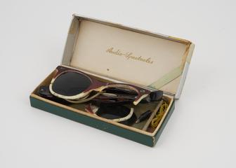 Elektro Kadett Radio Brille 3-transistor radio built into a pair of sunglasses