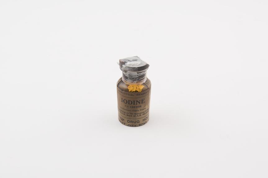 25g glass jar containing iodine, Analytical Reagent