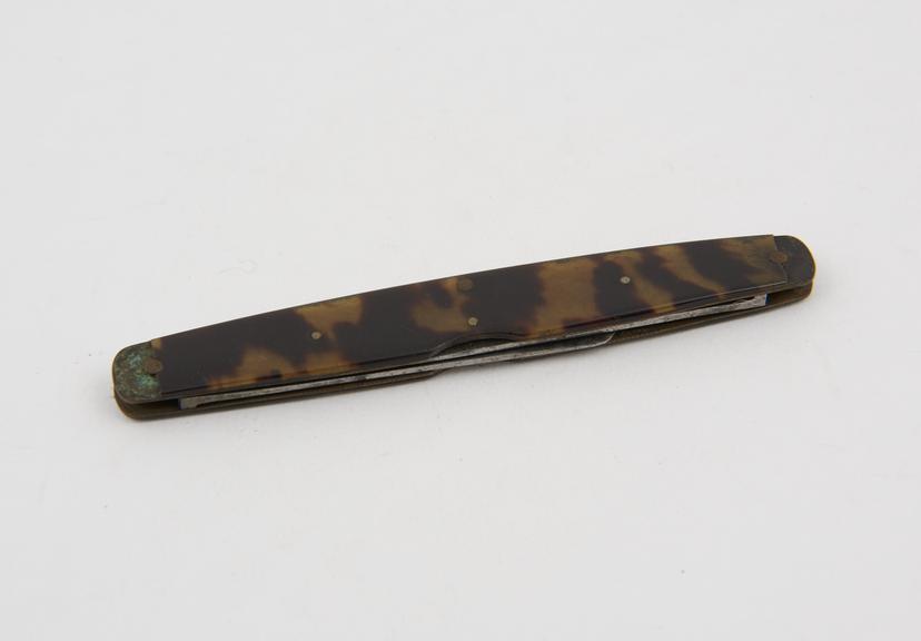 Double folding gum lancet with tortoiseshell handle, made by G