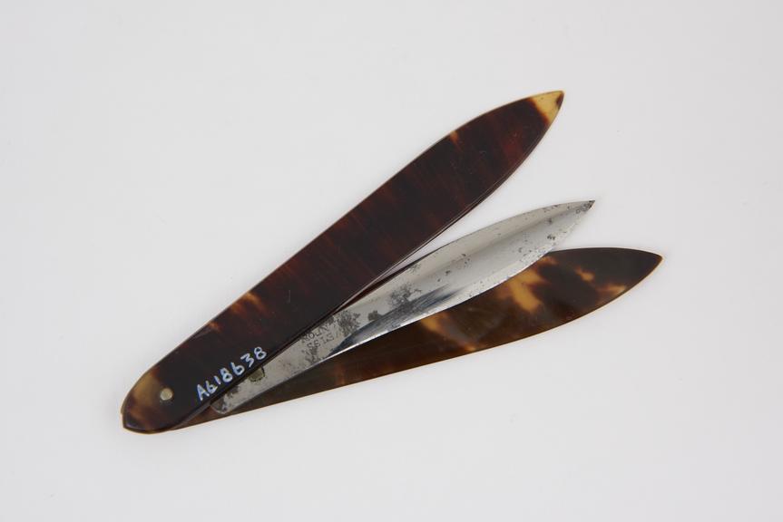 Seton needle, steel, in tortoiseshell sheath