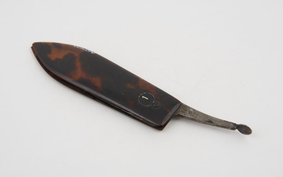 Large lancet with tortoiseshell scales, possibly veterinary