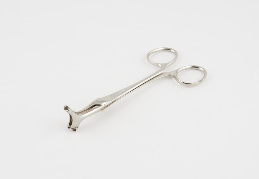 Forceps for removing metallic clips, steel nickel plated