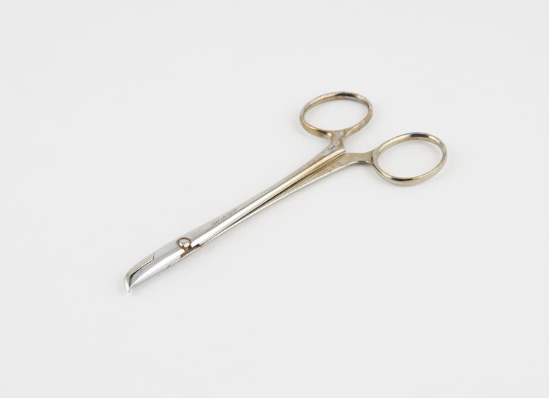 Suture clip extracting forceps, by Max Hofmann, European