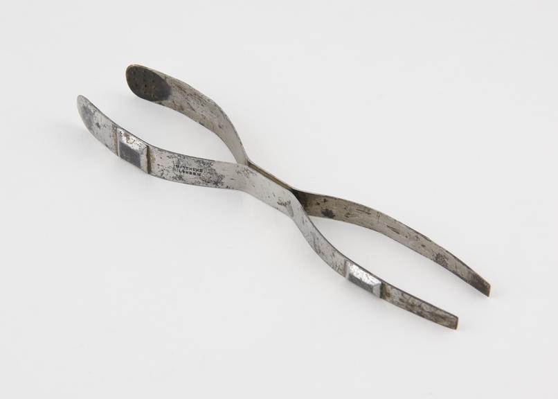 Skull forceps, double ended by Matthews of London, 1846-1894