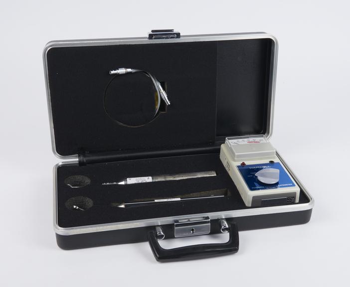 Wound probe containing 2 small detectors (one for alpha