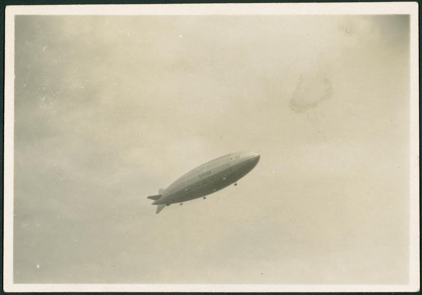 Black & white photographic print showing the rigid airship R101