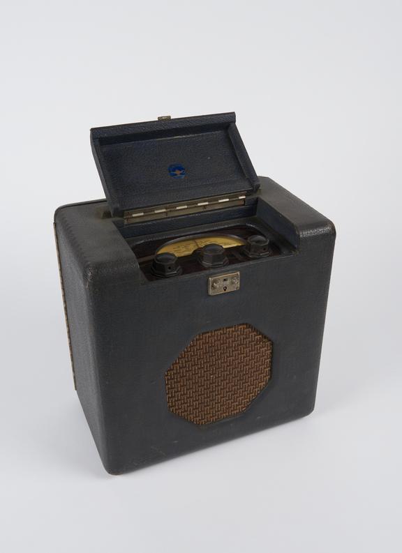 Roberts portable broadcast receiver, c. 1938