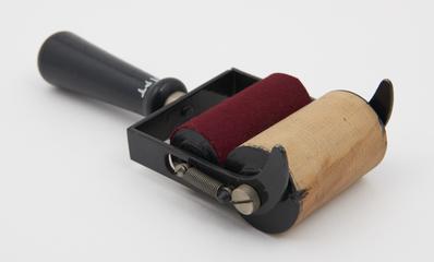 Ink blotter roller