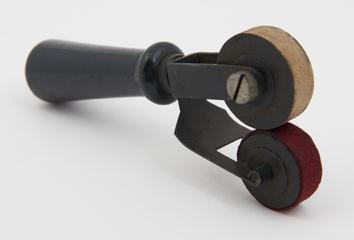 Dual ink blotter roller