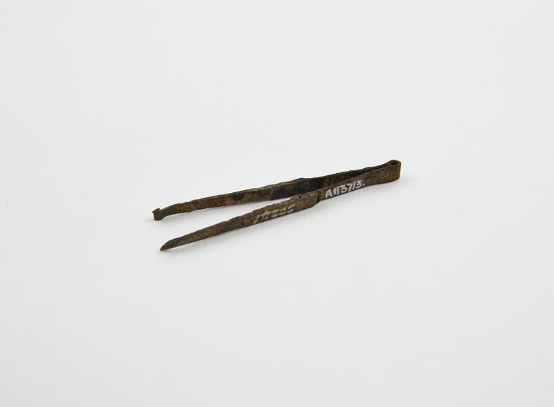 Depilatory forceps, bronze, Sforza collection, Roman