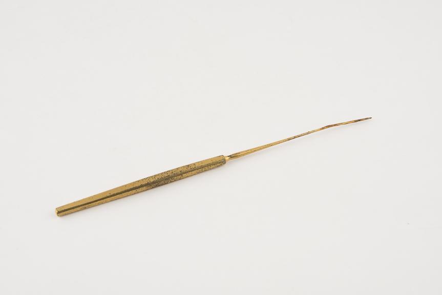 Sinus(?) probe, gilt metal, by Mayer Meltzer, London, 1865-1890