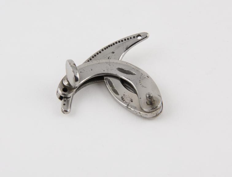 Spencer Wells' ovariotomy clamp, circular type