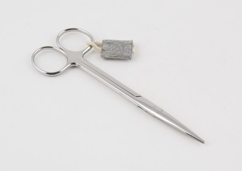 Surgical scissors, fine type used in blood transfusion