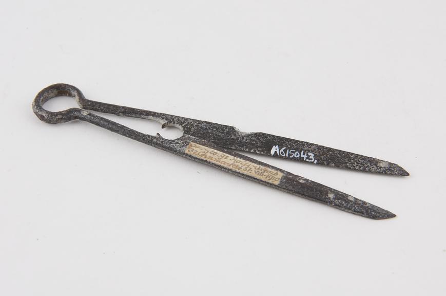 Shears found in George Hotel, 32 Cornmarket Street