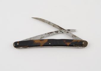 Folding bistoury in tortoiseshell sheath