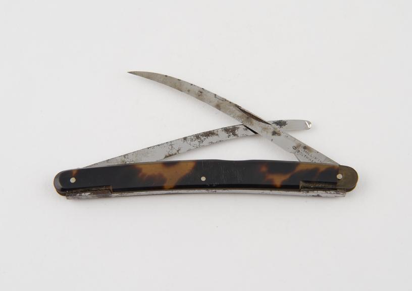 Bistoury, double, steel, folding, in tortoiseshell sheath