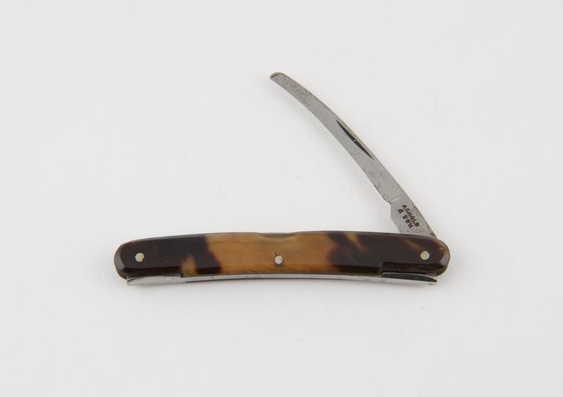 Bistoury, steel, double, folding, in tortoiseshell sheath