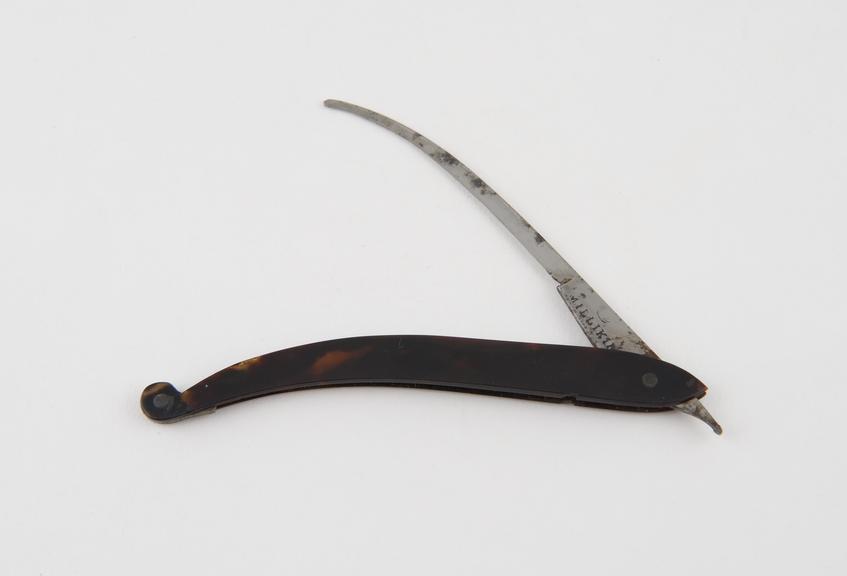 Bistoury, steel, folding, in tortoiseshell sheath