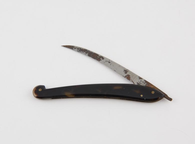 Bistoury, steel, folding, in tortoiseshell sheath